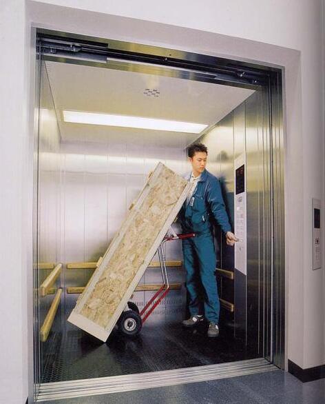 载货电梯门缝的尺寸要求?